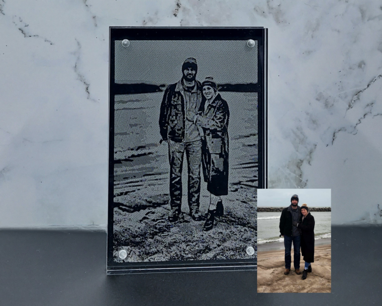 CustomEngravedPhoto-Couple2-4x6